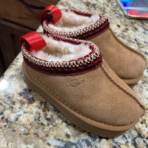UGG Kids platform slippers